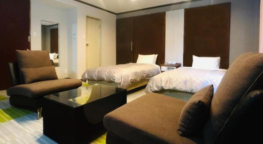 Urban Place Inn Kokura Kitakyushu Bagian luar foto